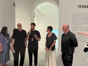 Exposición 'Maquinaciones' en el Museo Reina Sofía. De izquierda a derecha: Rafael García (comisario), Pablo Allepuz (comisario), Teresa Velázquez (comisaria), Manuel Segade (director del Museo). Foto: © Blanca del Águila.