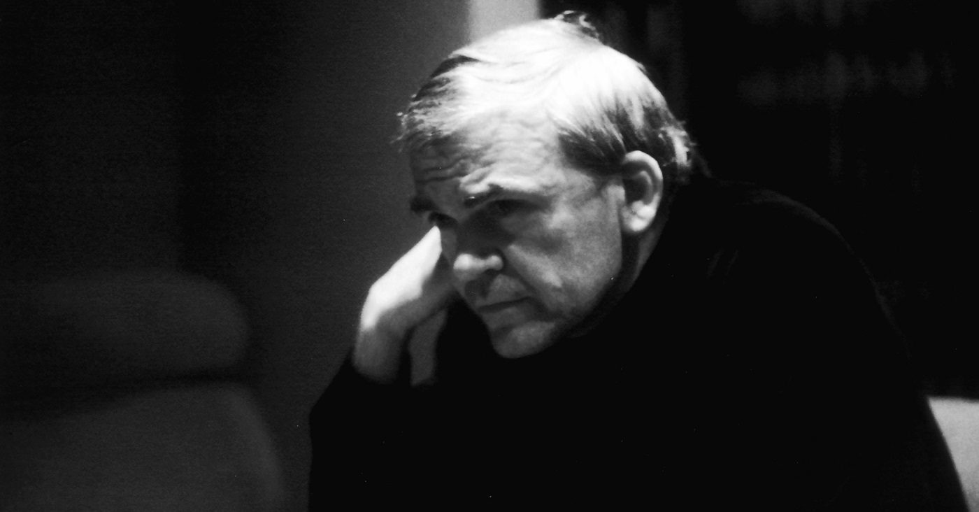 Milan Kundera. De Elisa Cabot - Flickr, CC BY-SA 2.0, https://commons.wikimedia.org/w/index.php?curid=27744268