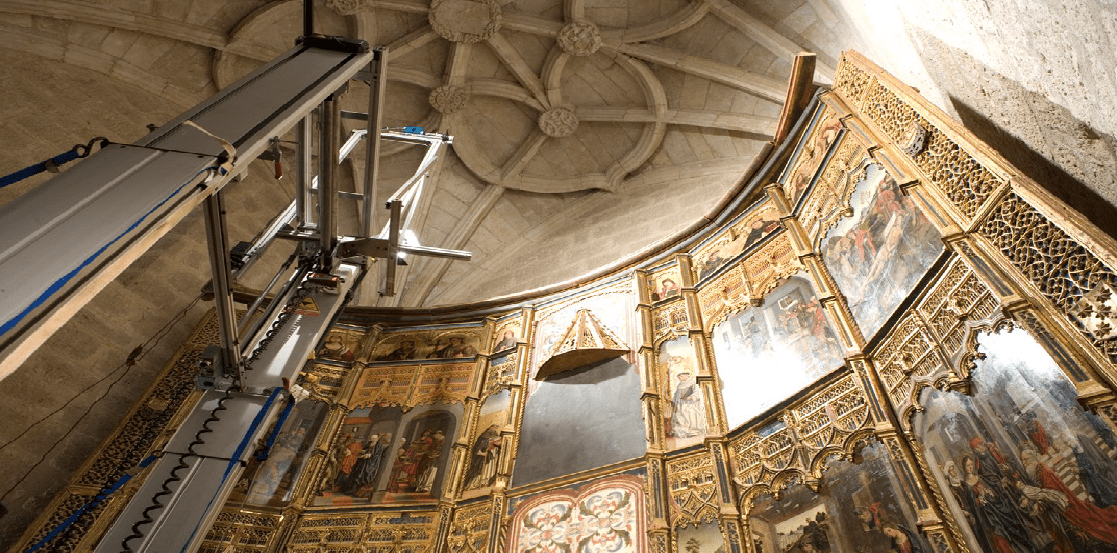 Detalle del estudio reflectográfo en la Iglesia de San Lorenzo de Toro, Zamora. Foto © Tomás Antelo.