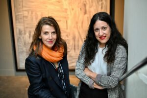 Anna Malagrida y Patricia Sorroche en la exposición 'Opacitas. Velar la transparencia'. Museu Tàpies. Foto: Pep Herrero.