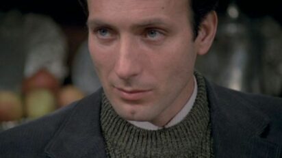 Eusebio Poncela como Carlos Deza en "Los gozos y las sombras".