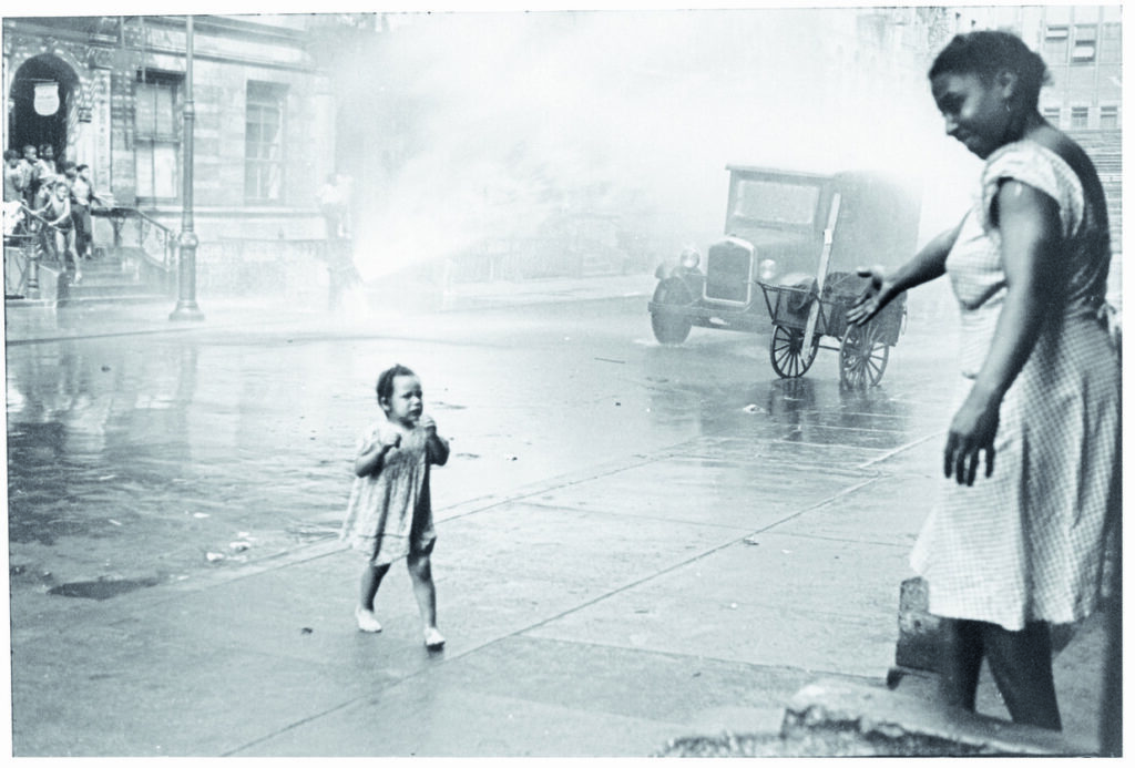 Helen Levitt. New York. 1939. © Film Documents LLC, courtesy Zander Galerie, Cologne.