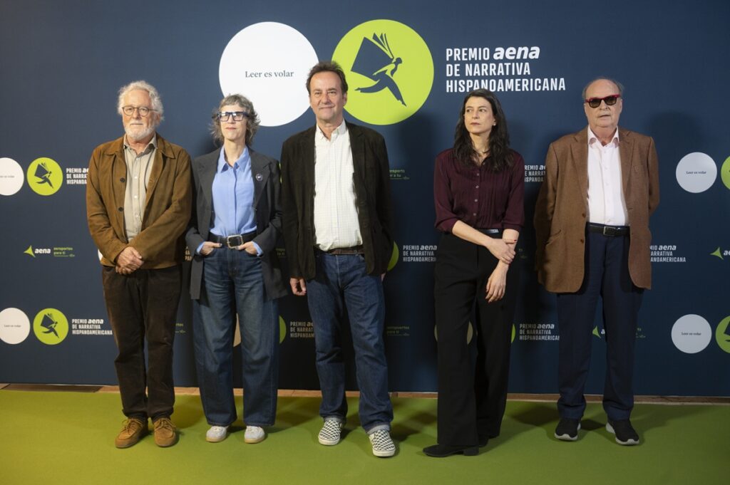 Cinco títulos alcanzaron la fase final: "Ahora y en la hora", del colombiano Héctor Abad Faciolince; "Marciano", de la chilena Nona Fernández; "Los ilusionistas", de Marcos Giralt Torrente; "El buen mal", de la argentina Samanta Schweblin, y "Canon de cámara oscura", de Enrique Vila-Matas.