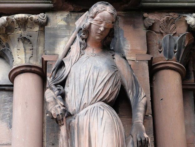 Sabina von Steinbach: La Sinagoga (detalle de la portada sur). Catedral de Estrasburgo. Siglos XIII-XIV.