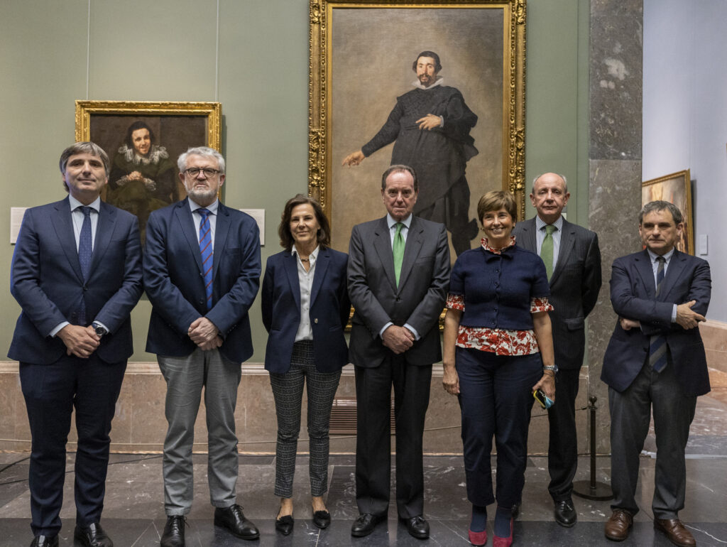 De izquierda a derecha: Alfonso Palacio, director adjunto de Conservación e Investigación del Museo Nacional del Prado; Miguel Falomir, director del Museo; María Álvarez-Garcillán, restauradora del Museo; Jaime Alfonsín, presidente de la Fundación Iberdrola España; Marina Chinchilla Gómez, directora adjunta de Administración del Prado; Ramón Castresana, director del Comité de Fundaciones del Grupo Iberdrola, y Javier Portús, jefe de Colección de Pintura Española del Barroco del Museo, durante la presentación de la restauración de "Pablo de Valladolid". Foto © Museo Nacional del Prado.