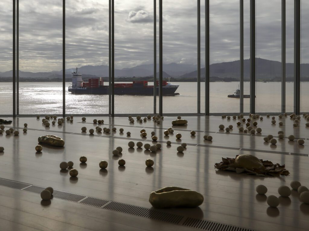 El Centro Botín presenta la exposición "SOLANGE PESSOA: Del día o de la noche". Fotografía: Belén de Benito.