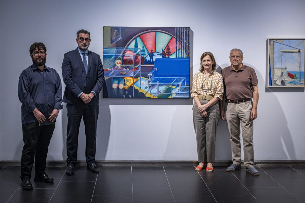 Rafael Ortiz, comisario de la muestra; el director de Actividades Culturales de la Fundación Unicaja, José María Luna; Rosalía Benítez, comisaria; y Guillermo Amaya, crítico de arte y autor del estudio crítico del catálogo, han presentado en Cádiz la exposición ‘Guillermo Pérez Villalta. El laboratorio infinito’.