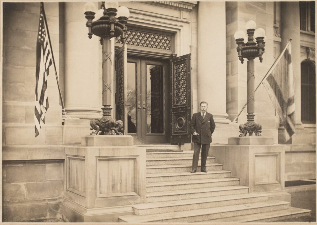 Joaquín Sorolla en la Hispanic Society durante su exposición de 1909. Cortesía de la Hispanic Society of America.
